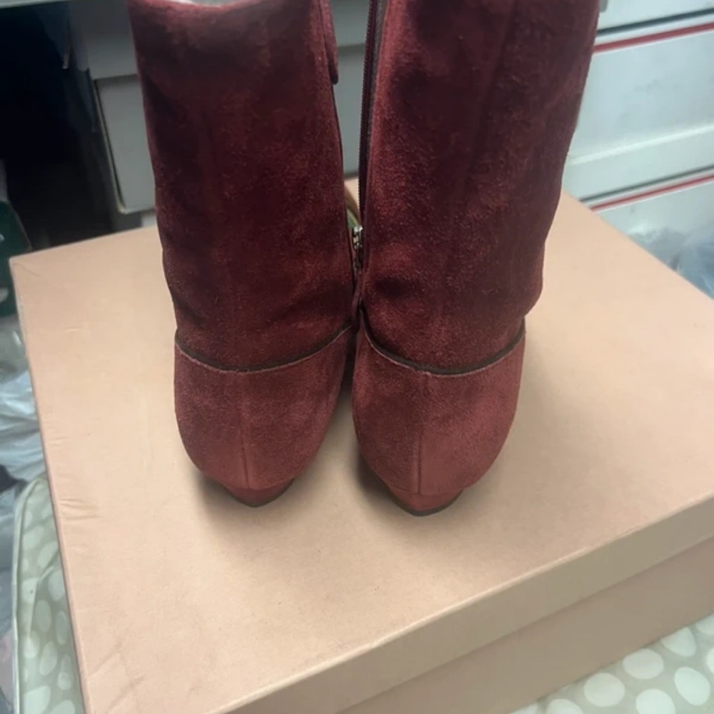 Miu Miu Red Floral Embroidered Heeled Boots - Picture 4 of 9